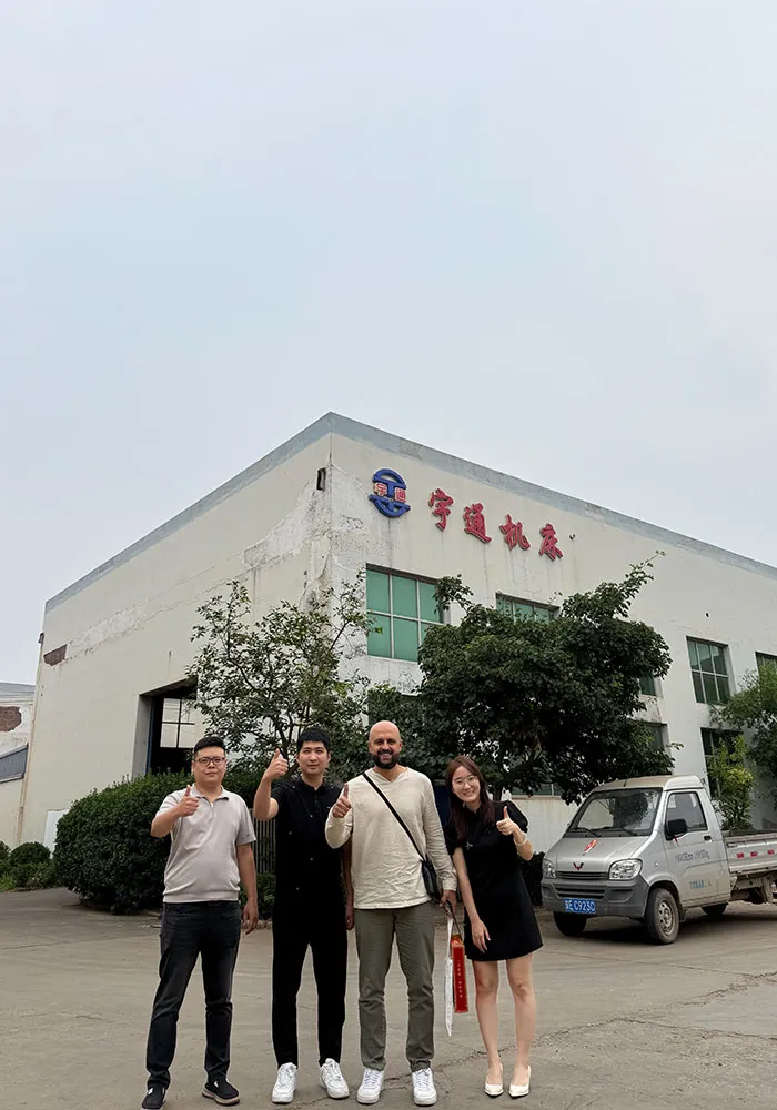 Клиенты приходят на завод (1)