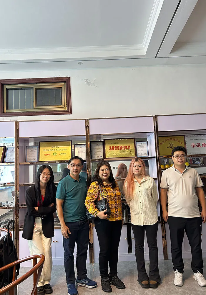 Клиенты приходят на завод (2)