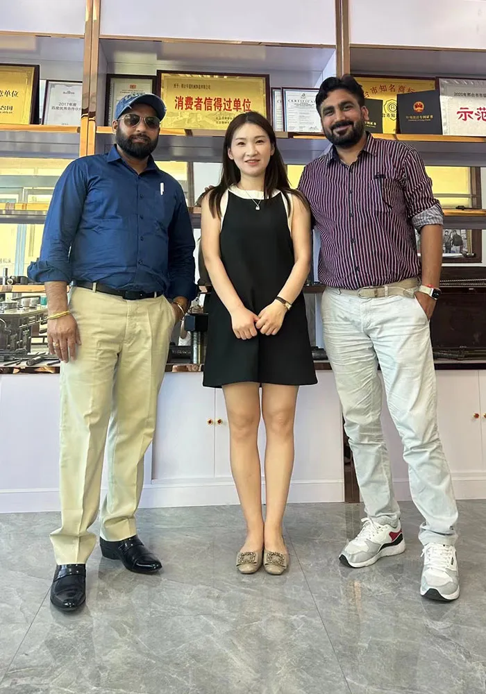 Клиенты приходят на завод (3)