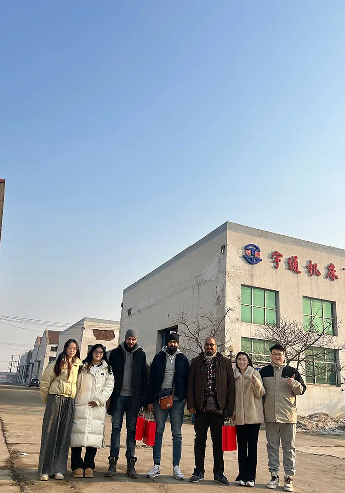 Клиенты приходят на завод (4)